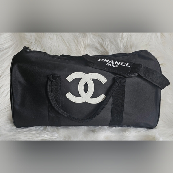 🖤 Chanel Duffle Bag 🖤 - Picture 1 of 15